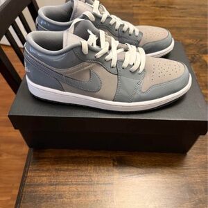 Jordan Low-Top Sneakers in Light Gray and Dark Gray